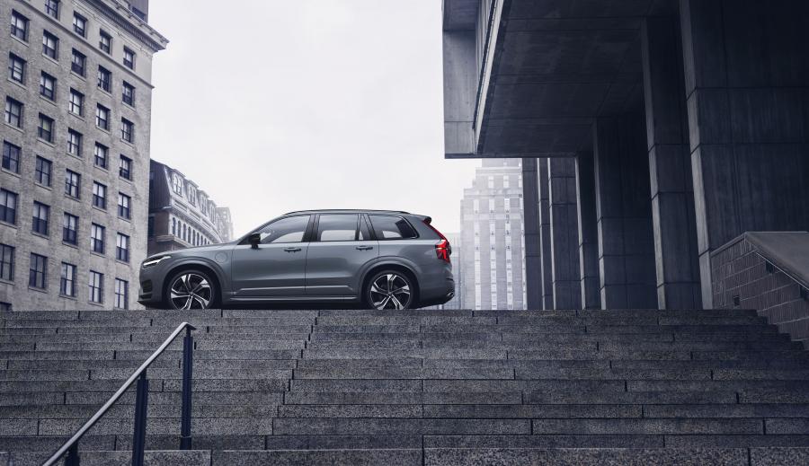 Volvo XC90 T8 Twin Engine R-Design 2019 года  (WW) (фото 9 из 15)